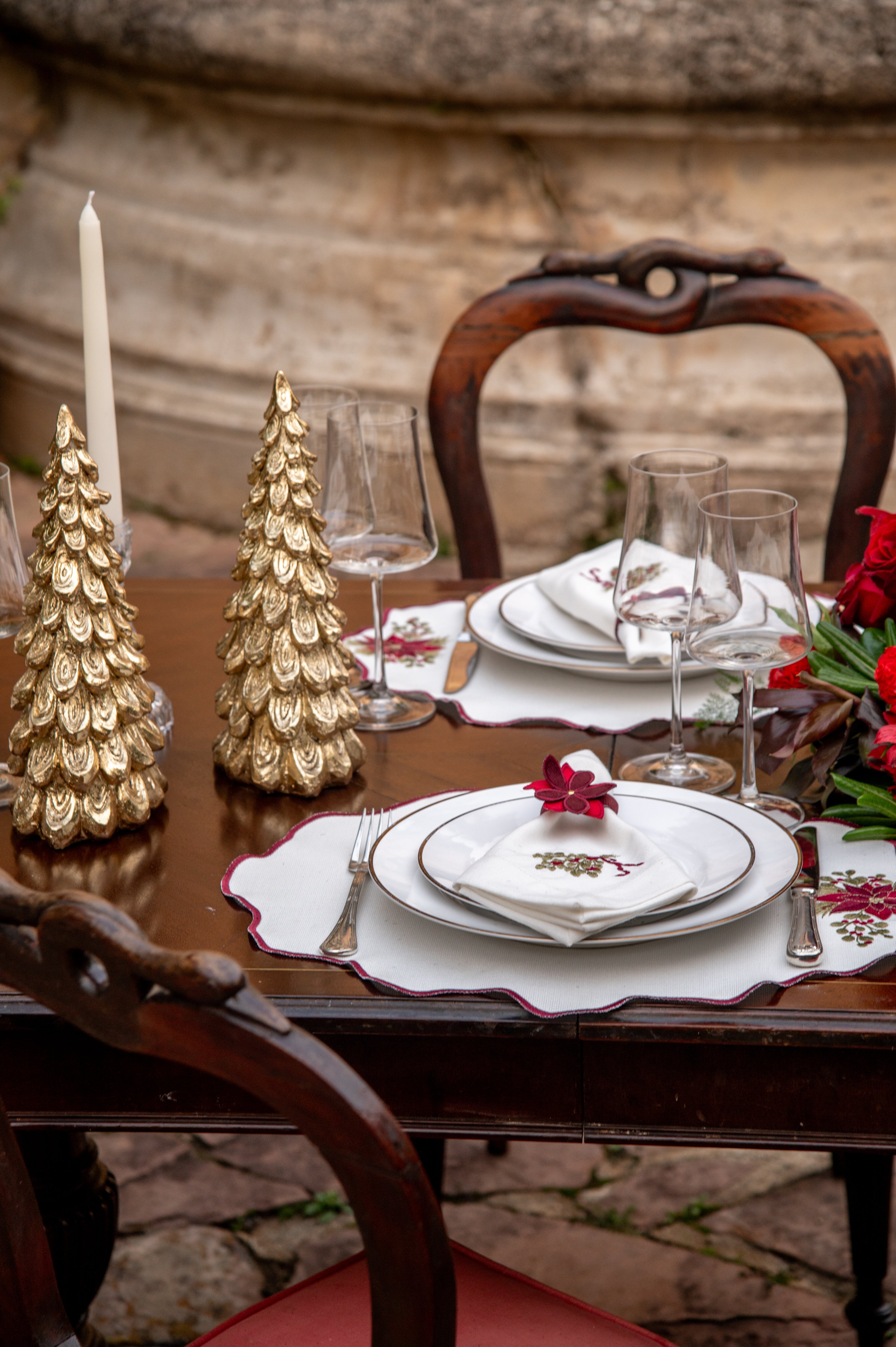 Árvore Decorativa Dourada em Resina