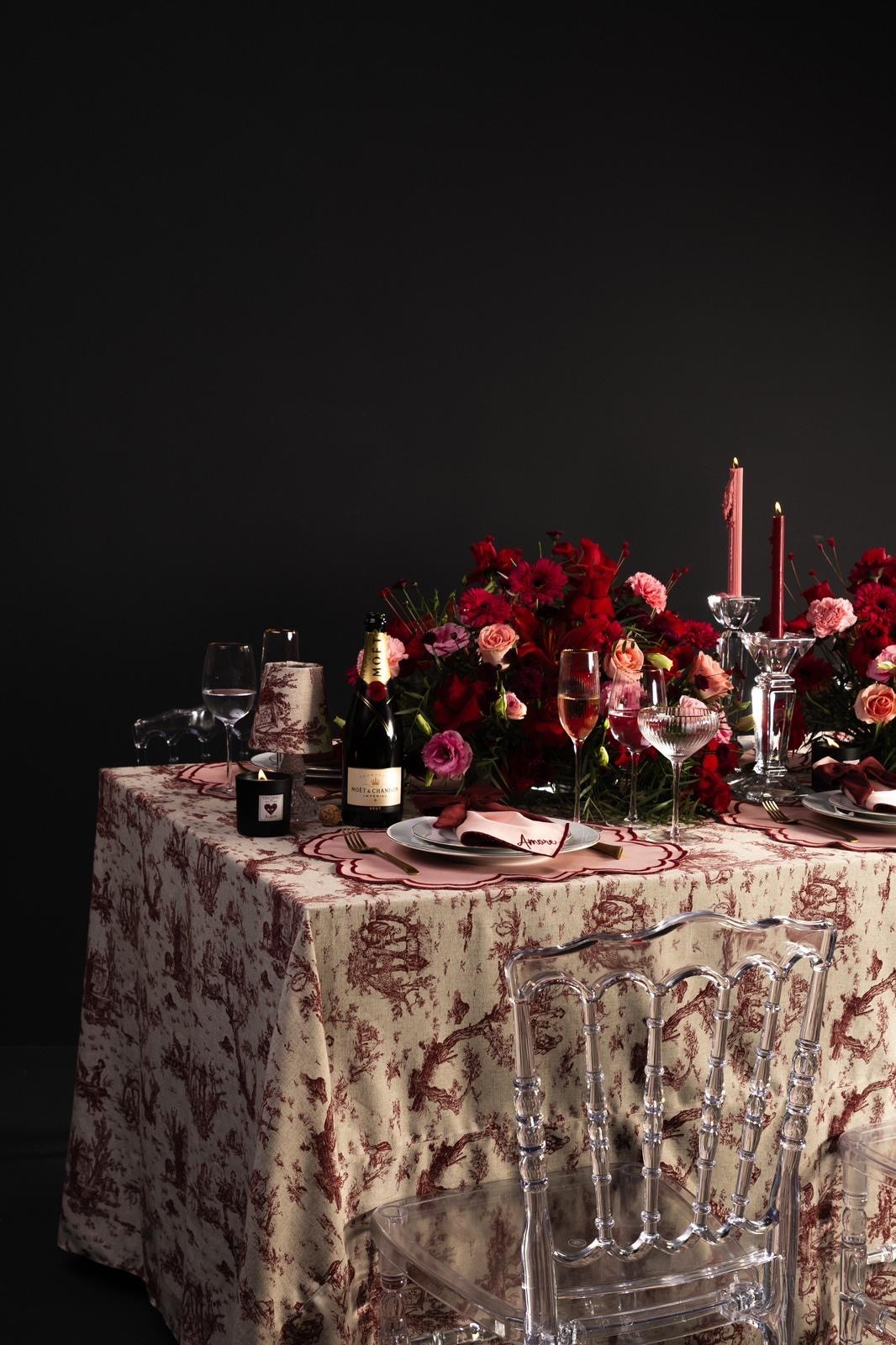 Toalha de Mesa Toile de Jouy Vermelha 2,00 cm X 1,50 cm