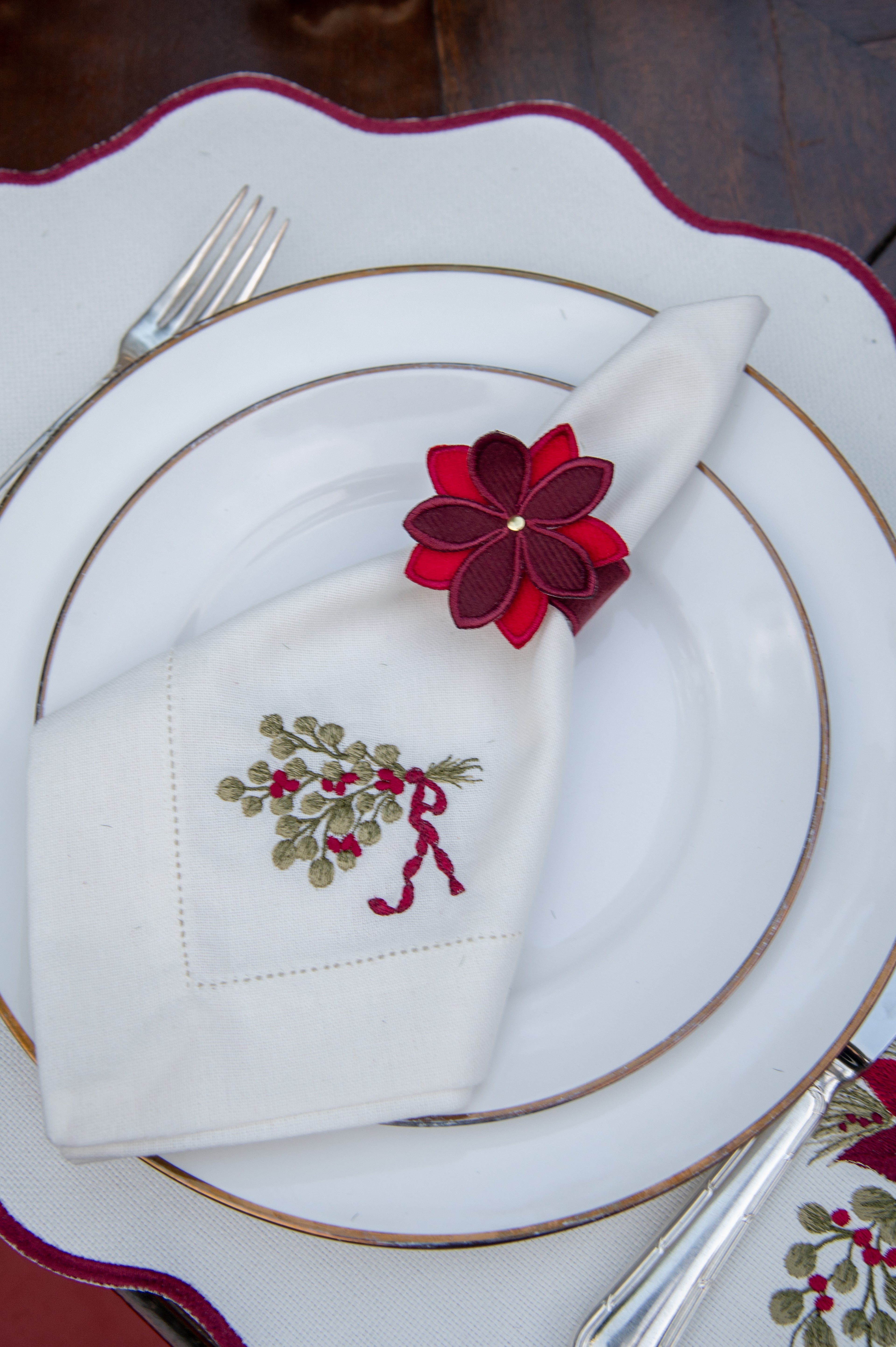 Guardanapo Natalino com Bordado de Poinsétia