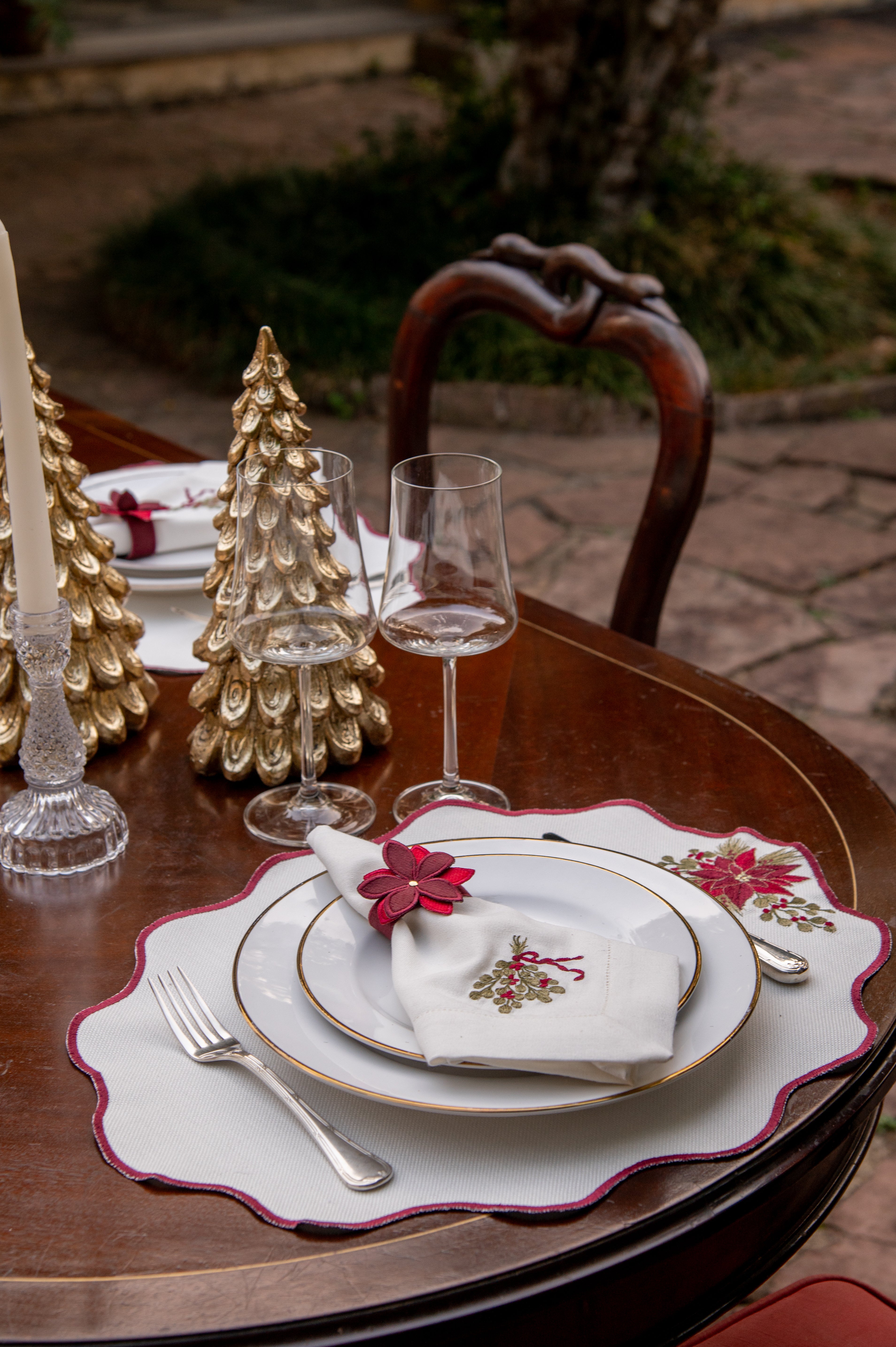 Guardanapo Natalino com Bordado de Poinsétia