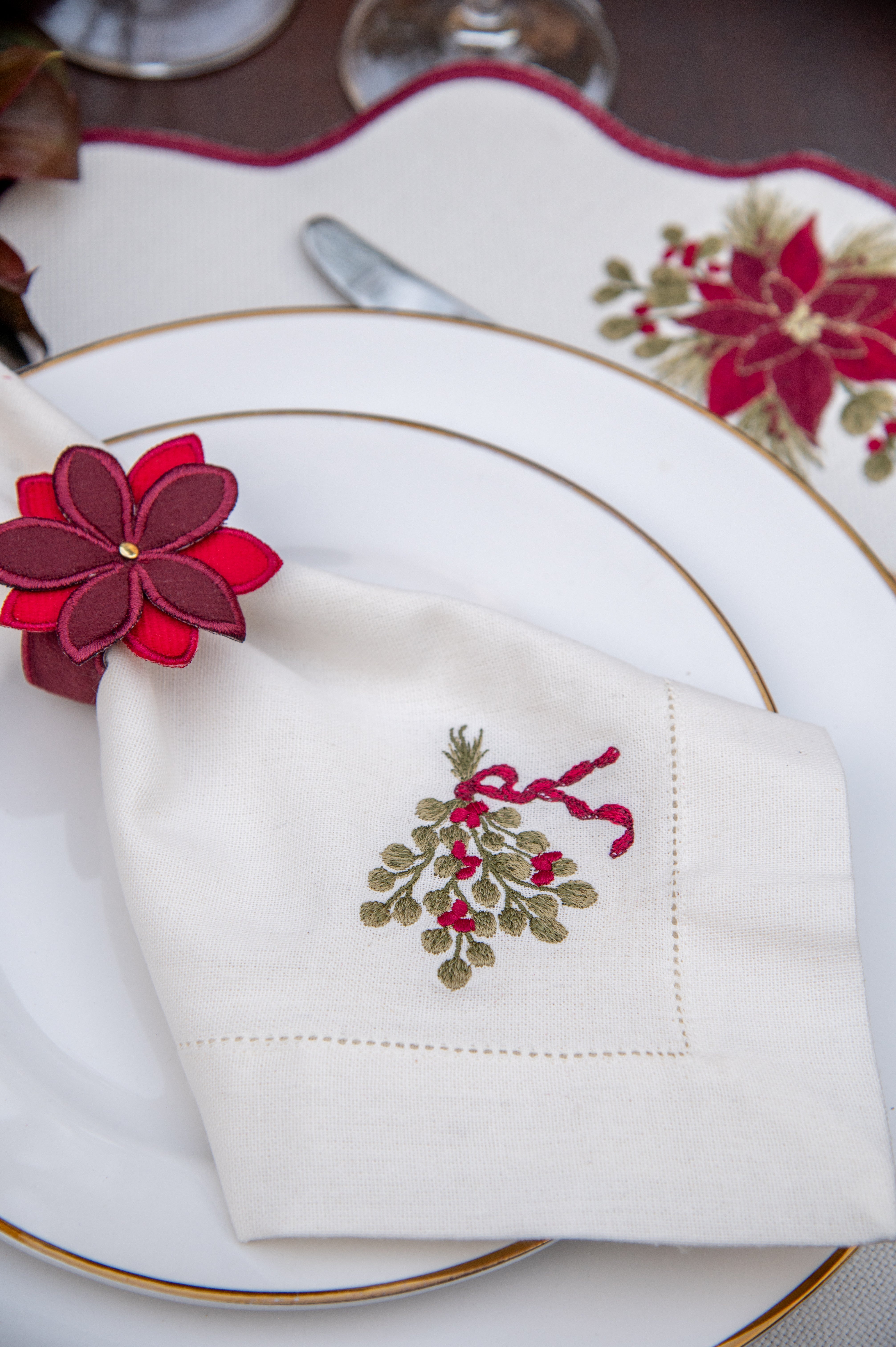 Guardanapo Natalino com Bordado de Poinsétia