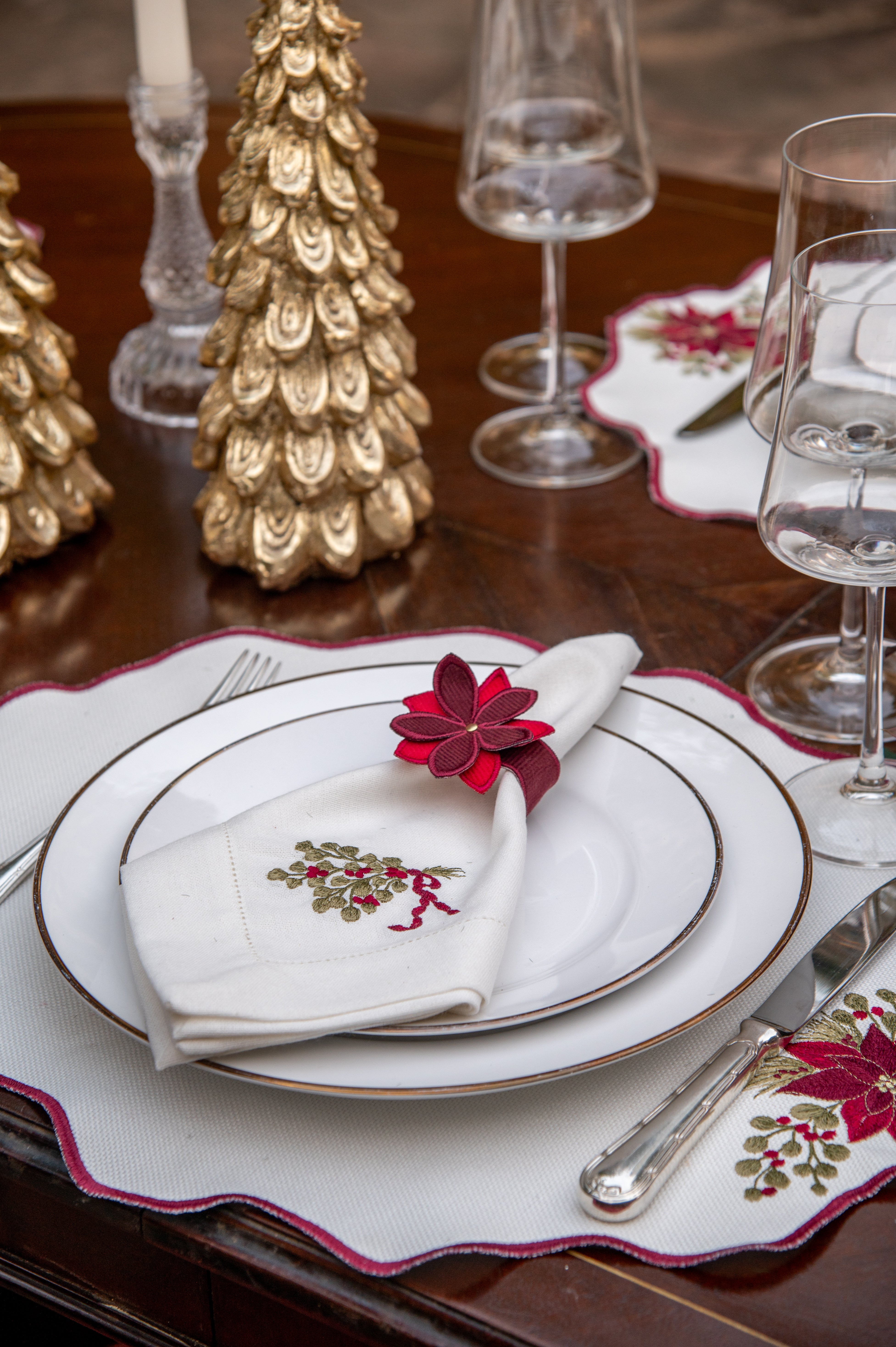 Guardanapo Natalino com Bordado de Poinsétia