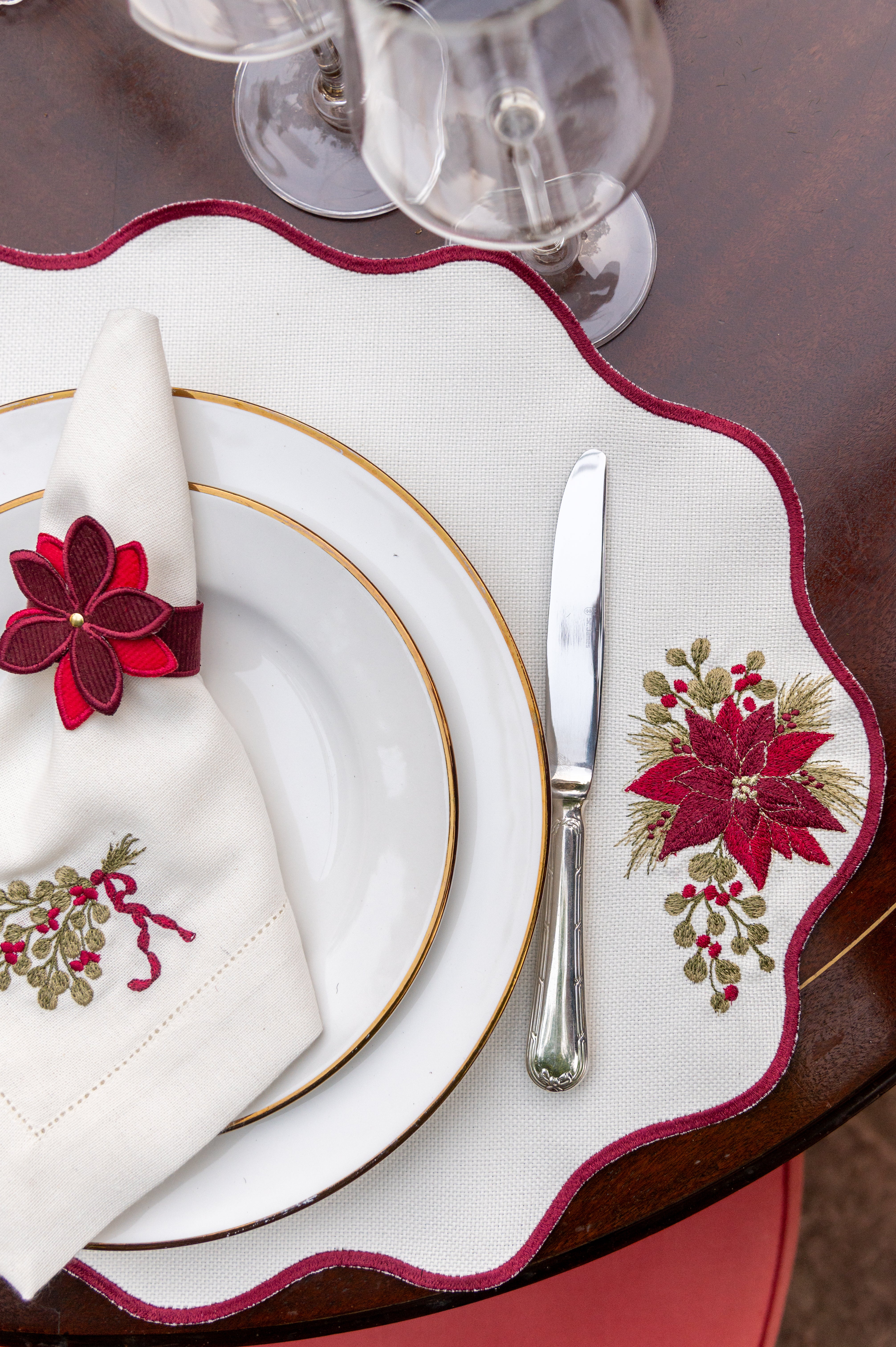 Guardanapo Natalino com Bordado de Poinsétia